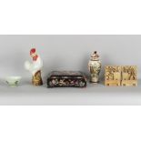 Property of a gentleman - a box containing assorted oriental items including a Chinese porcelain