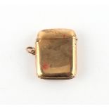 Property of a lady - an early 20th century 9ct gold vesta case the hinged side enclosing a