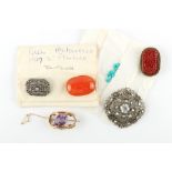 A mixed lot of jewellery including an unmarked Victorian yellow gold bow brooch set with an