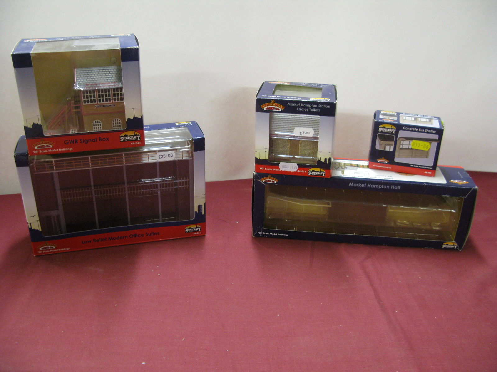 Five Bachmann Branchline (Scenecraft) "OO" Scale Plastic Model Lineside Buildings/Accessories,