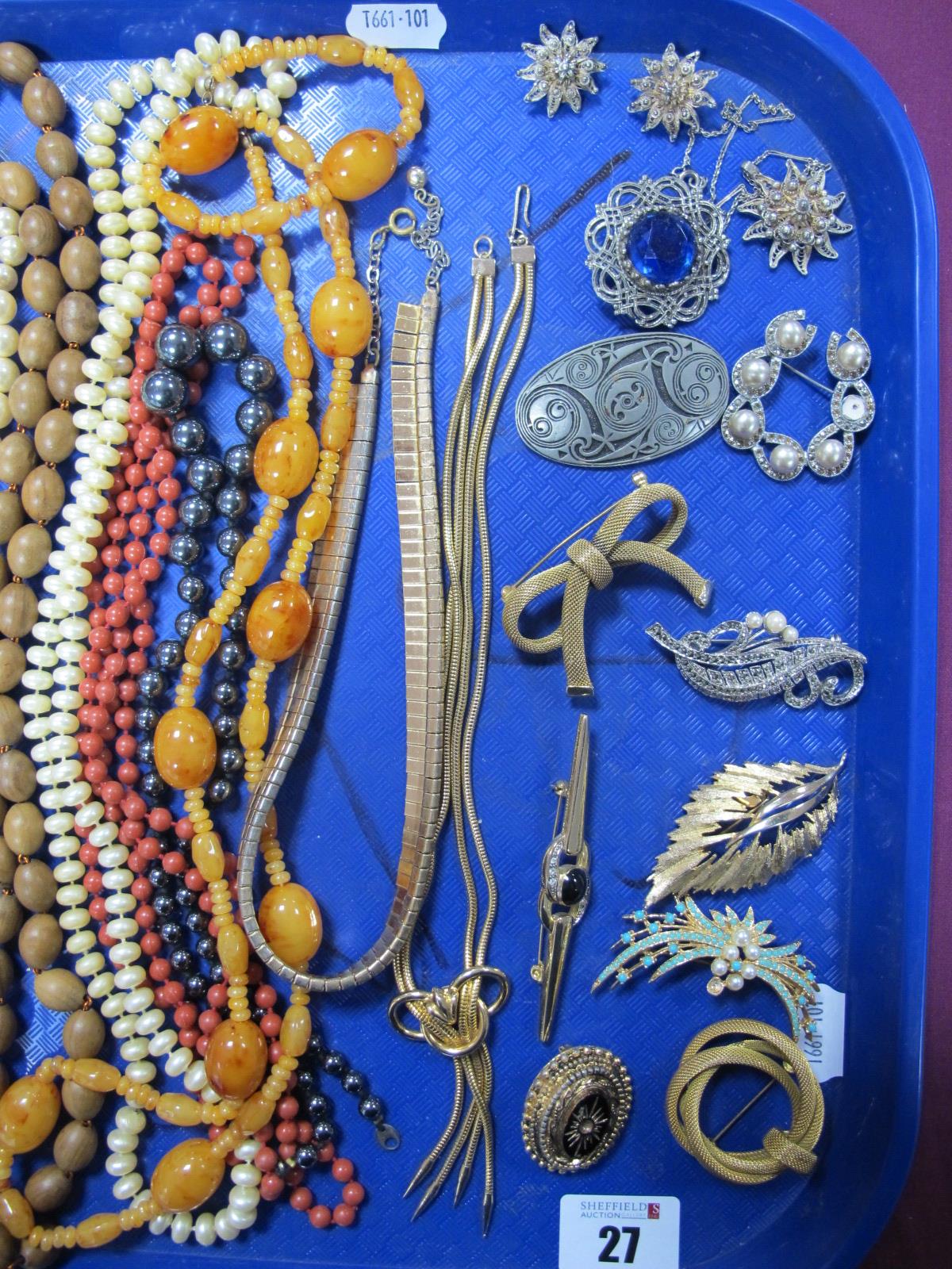 A Mixed Lot of Assorted Costume Jewellery, bead necklaces, imitation pearl beads, a gilt coloured - Image 2 of 5