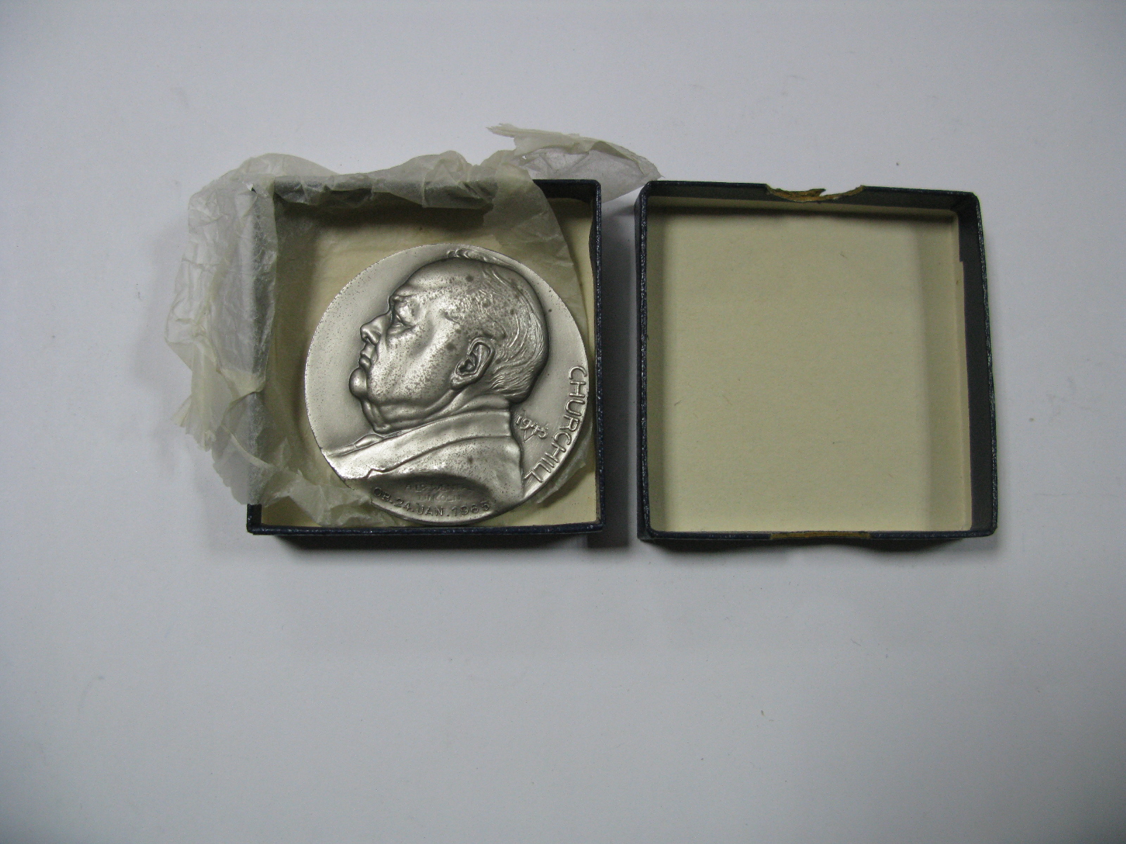 A Collection of Four Sir Winston Churchill Commemorative Medallions, to include The Churchill - Image 5 of 5