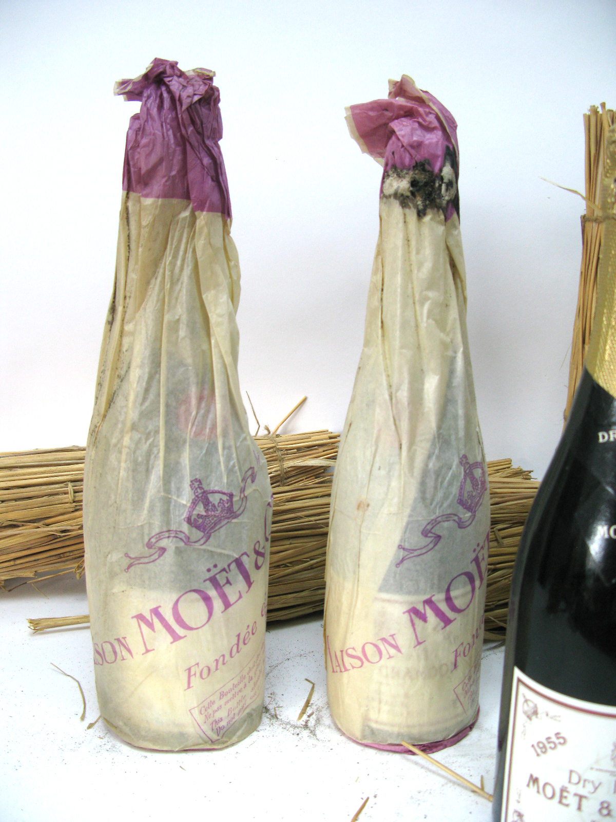 Champagne - Moet & Chandon Dry Imperial Champagne 1955, six bottles in original paper wrappers and - Image 4 of 13