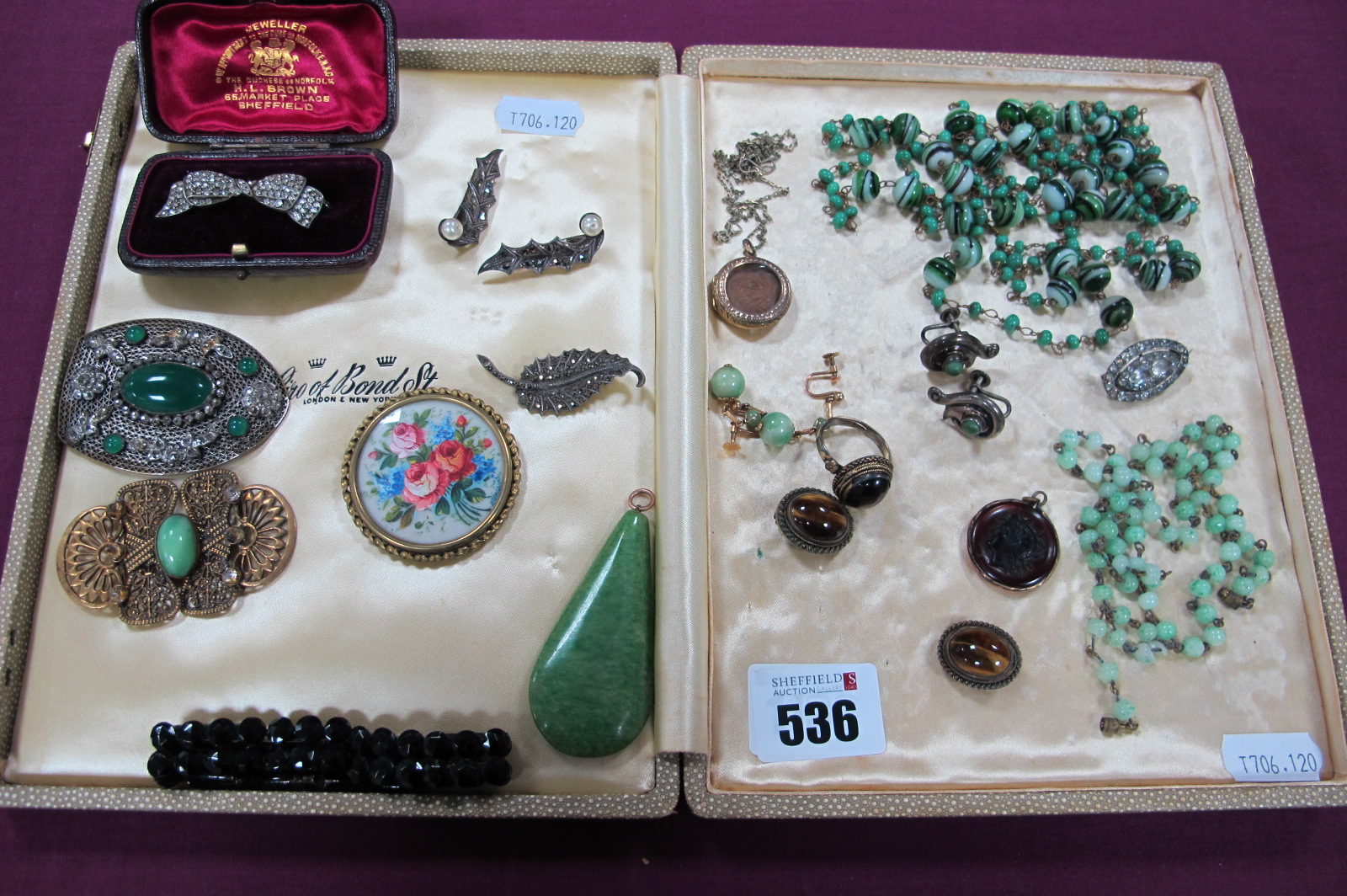 Assorted Vintage Costume Jewellery, including diamanté and other brooches, tiger's eye cabochon