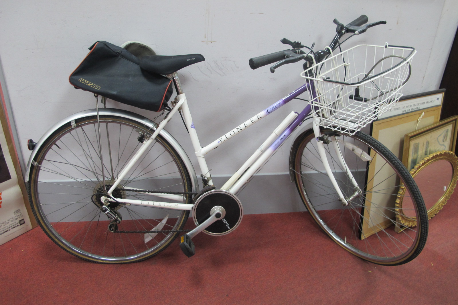 Ladies Raleigh 'Pioneer Classic' Bike, with shimano gears.