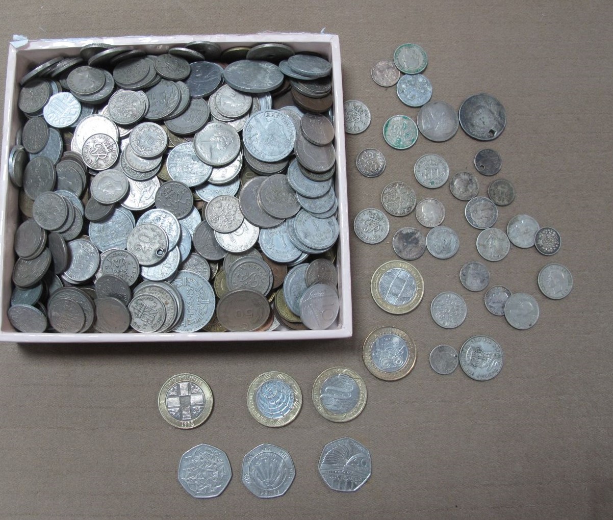 A Large Collection of GB and Foreign Coinage, includes a small amount of pre 1947 Silver Coins,