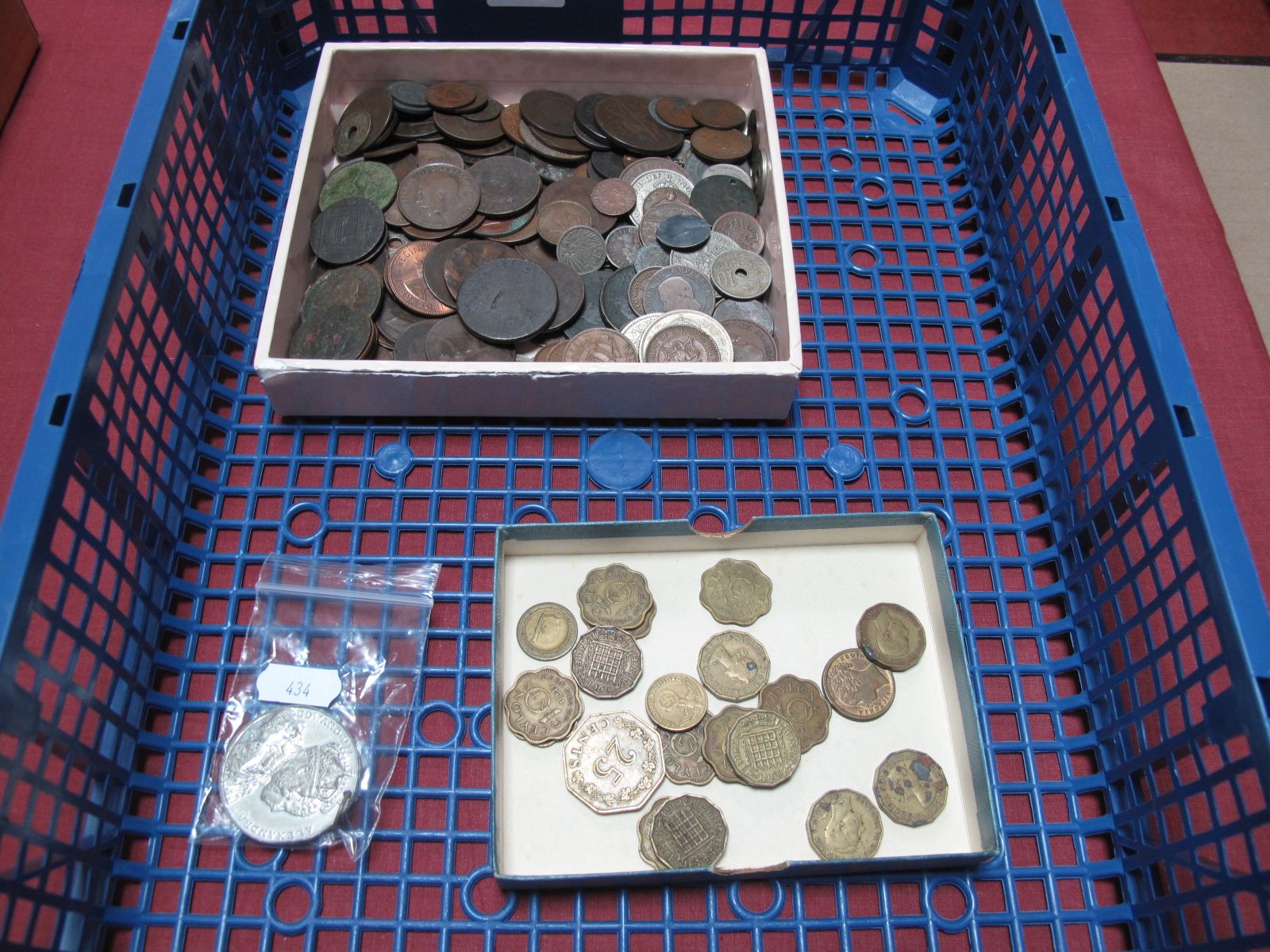 A Large Quantity of Mixed GB and Foreign Coins, includes 1807 early milled Half Penny, 1794 Dublin