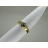 A Modern 18ct Gold Princess Cut Single Stone Diamond Ring, the (yellow 4mm) stone collet rubover