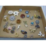 Assorted Costume Brooches, including swan, seahorse, flowers, etc :- One Tray