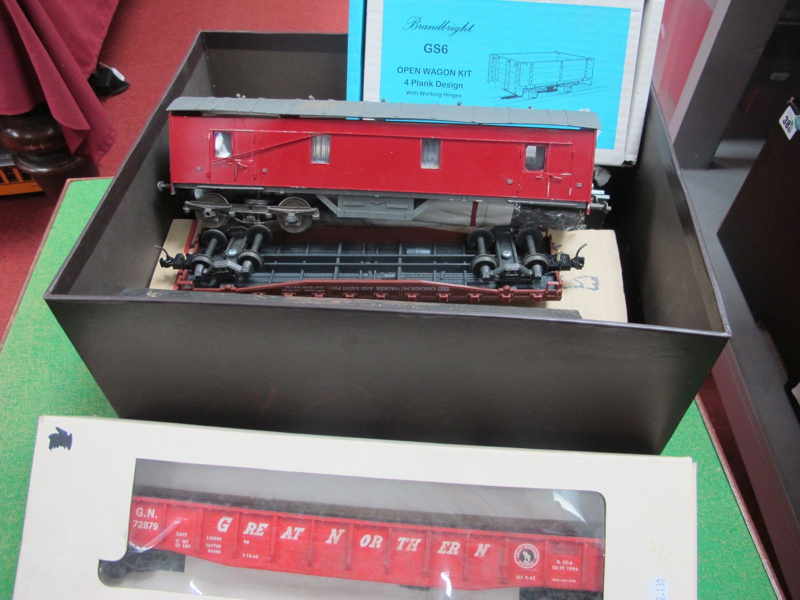 A 'ART6211' 'O' Gauge/7mm Great Northern Double Bogie Ore Wagon, boxed/very good, plus three part