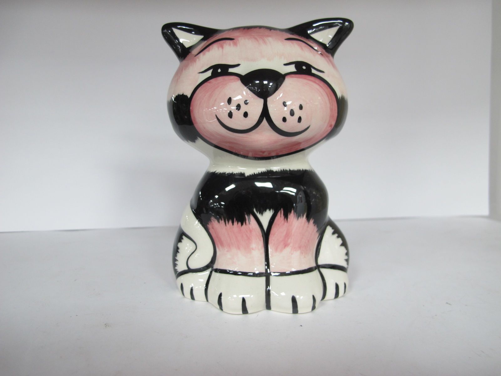 Lorna Bailey - Mack (CRM) the Cat, 13cm high.