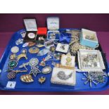 A Mixed Lot of Assorted Costume Jewellery, including Wedgwood Jasperware necklace, assorted brooches
