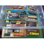 Twenty Boxes of Two Items Each (Forty Items in Total) of 'HO' Gauge U.S.A Outline Rolling Stock,