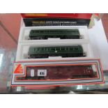 Hornby 'OO' Gauge/4mm Ref No R157 Two Car D.M.U BR Green R/No's M79079 and M79632, boxed very good