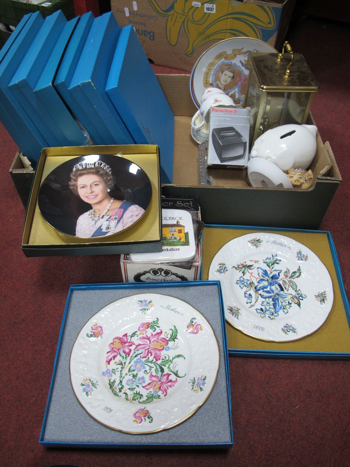 Coalport Cabinet Plates, (boxed), mantle clock.