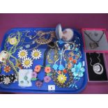 Modern Costume Jewellery, including necklaces etc :- One Tray