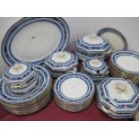 Losol 'Ormonde' Dinner Service, of approximately forty one pieces, circa 1920's including five