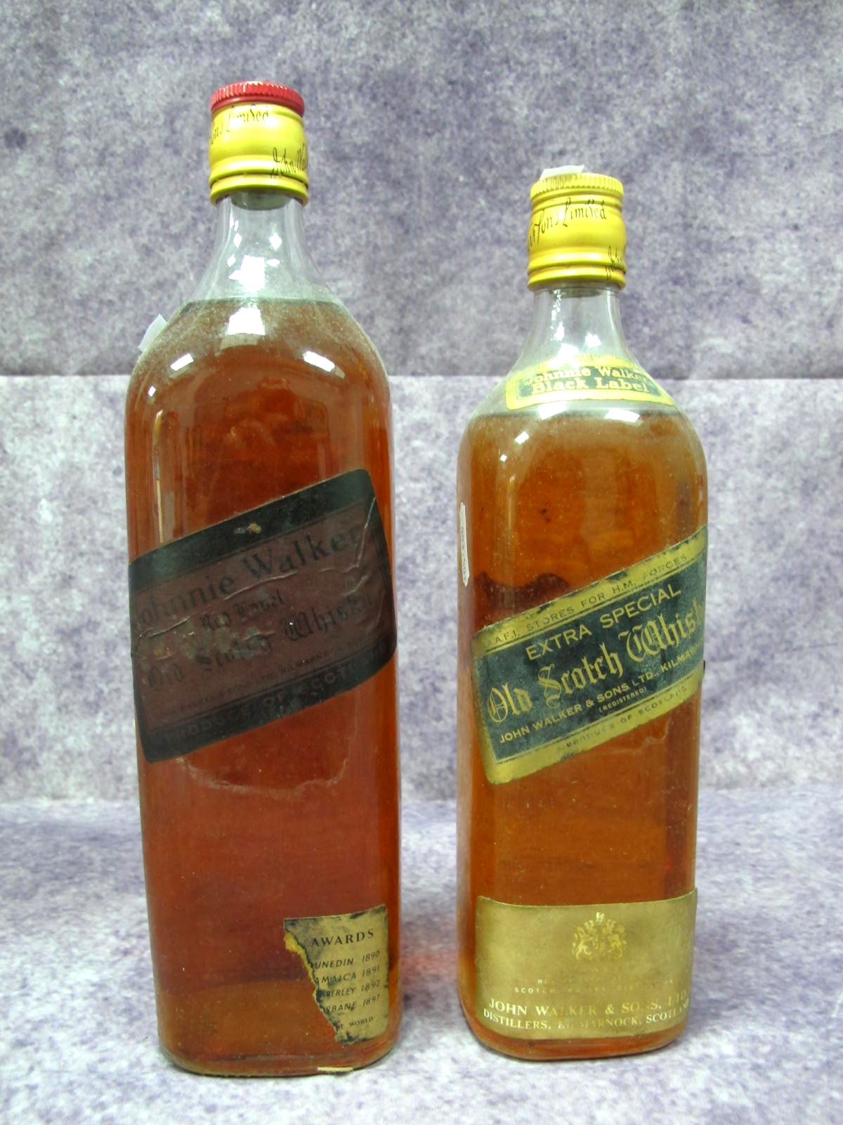 Whisky - Johnnie Walker Red Label; Johnnie Walker Black Label Extra Special. (2)