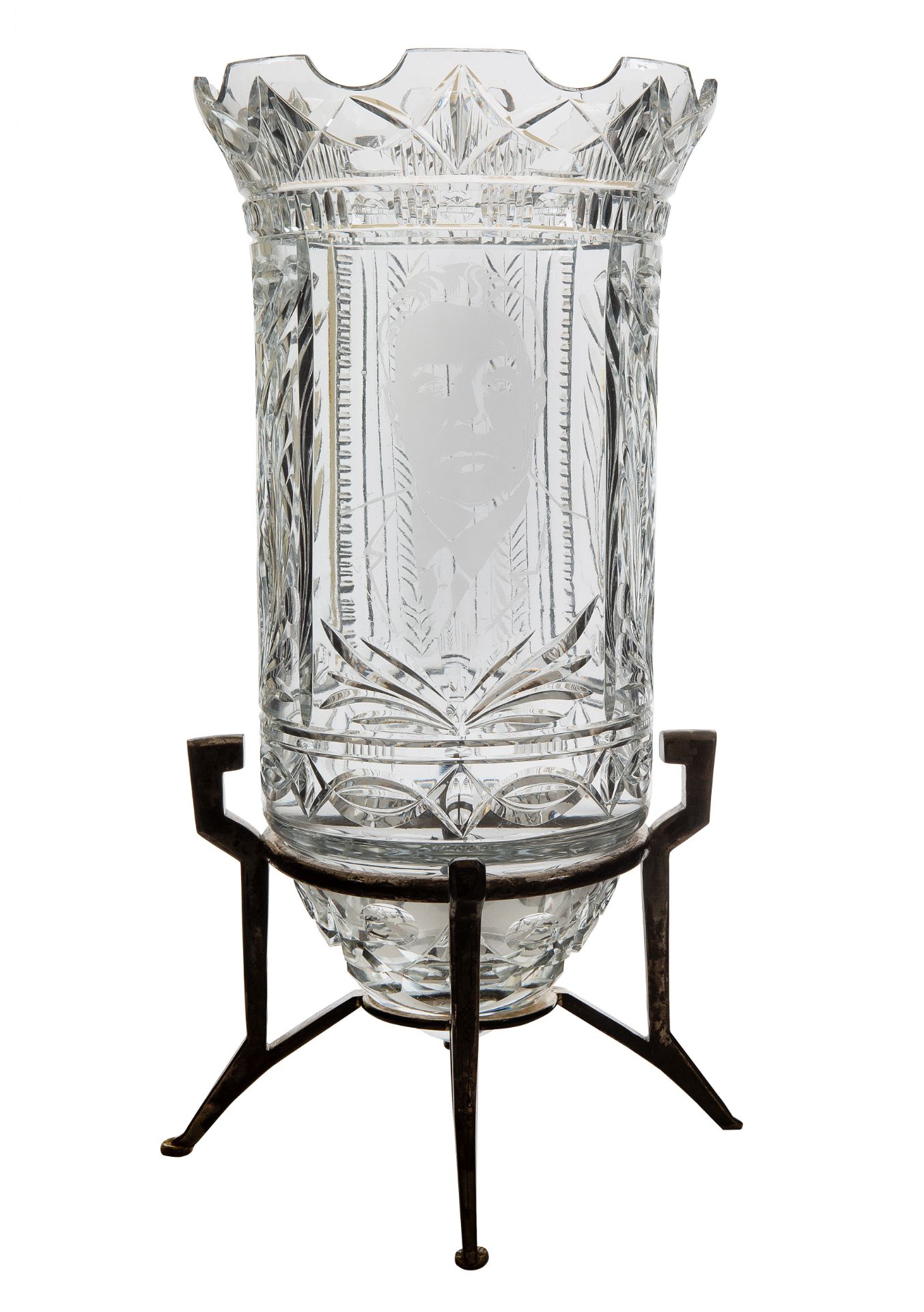 A LARGE CRYSTAL CENTERPIECE WITH PORTRAIT OF LEONID BREZHNEV (RUSSIAN 1906-1982), 1980S