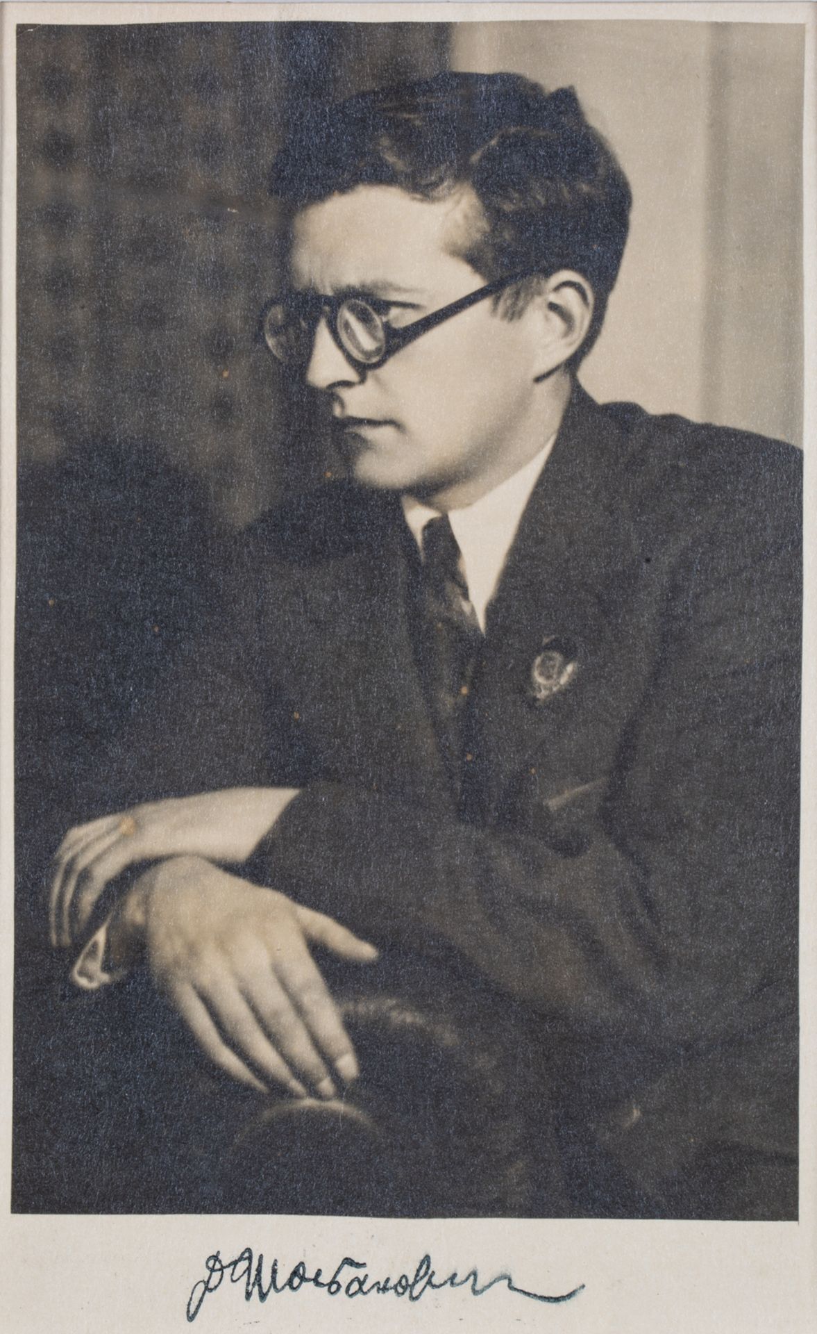 A VINTAGE SIGNED PHOTOGRAPH OF DMITRI SHOSTAKOVICH - Image 2 of 2