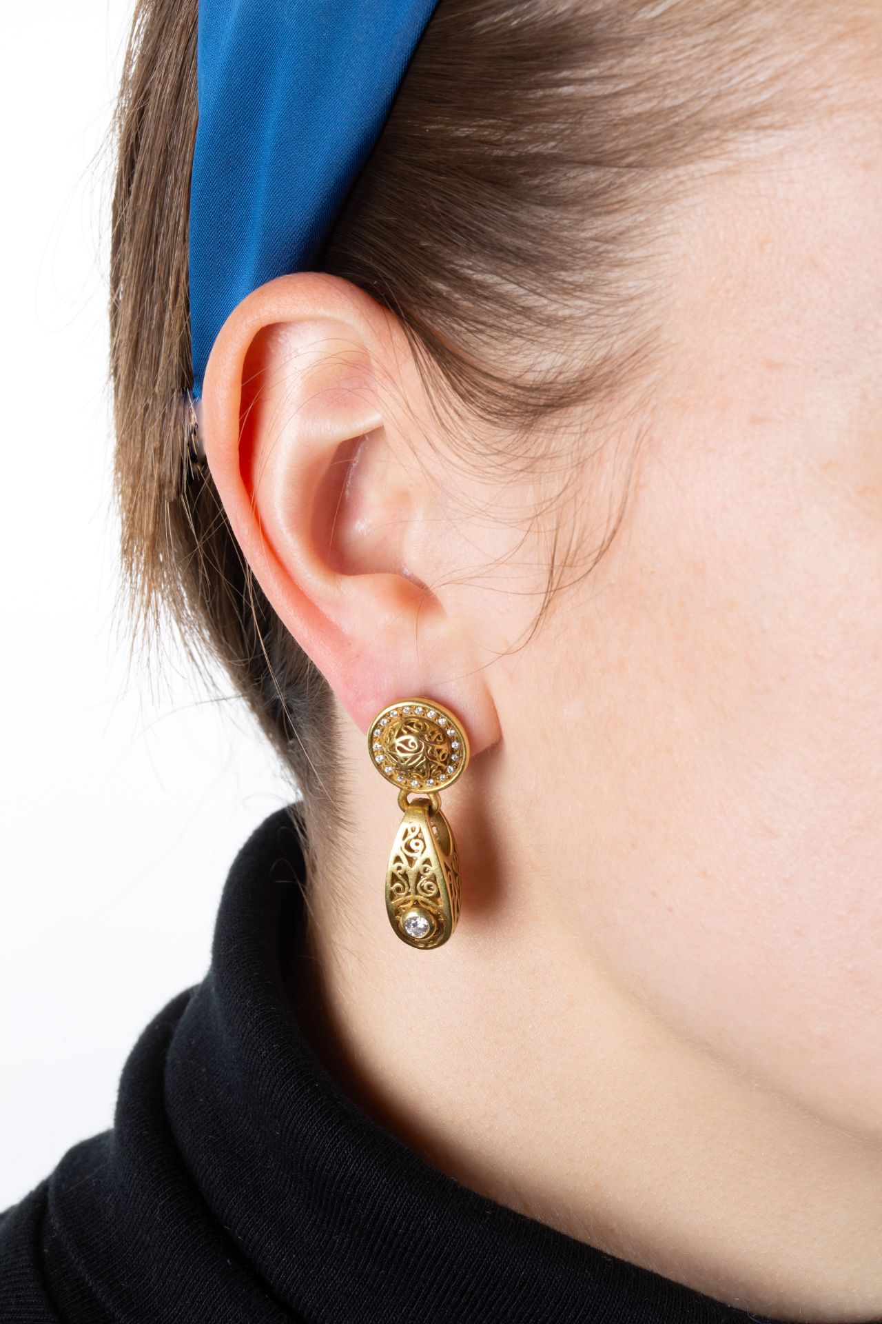 A PAIR OF 18KT GOLD EARRINGS, KIESELSTEIN CORD, CIRCA 1999 - Image 5 of 5