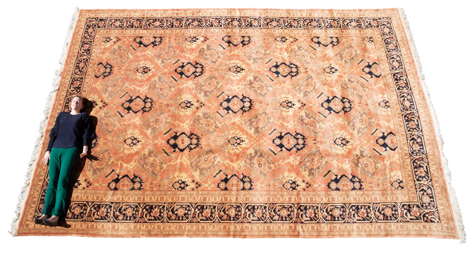 A LARGE ROMANIAN AREA RUG, 20TH CENTURY - Image 2 of 6