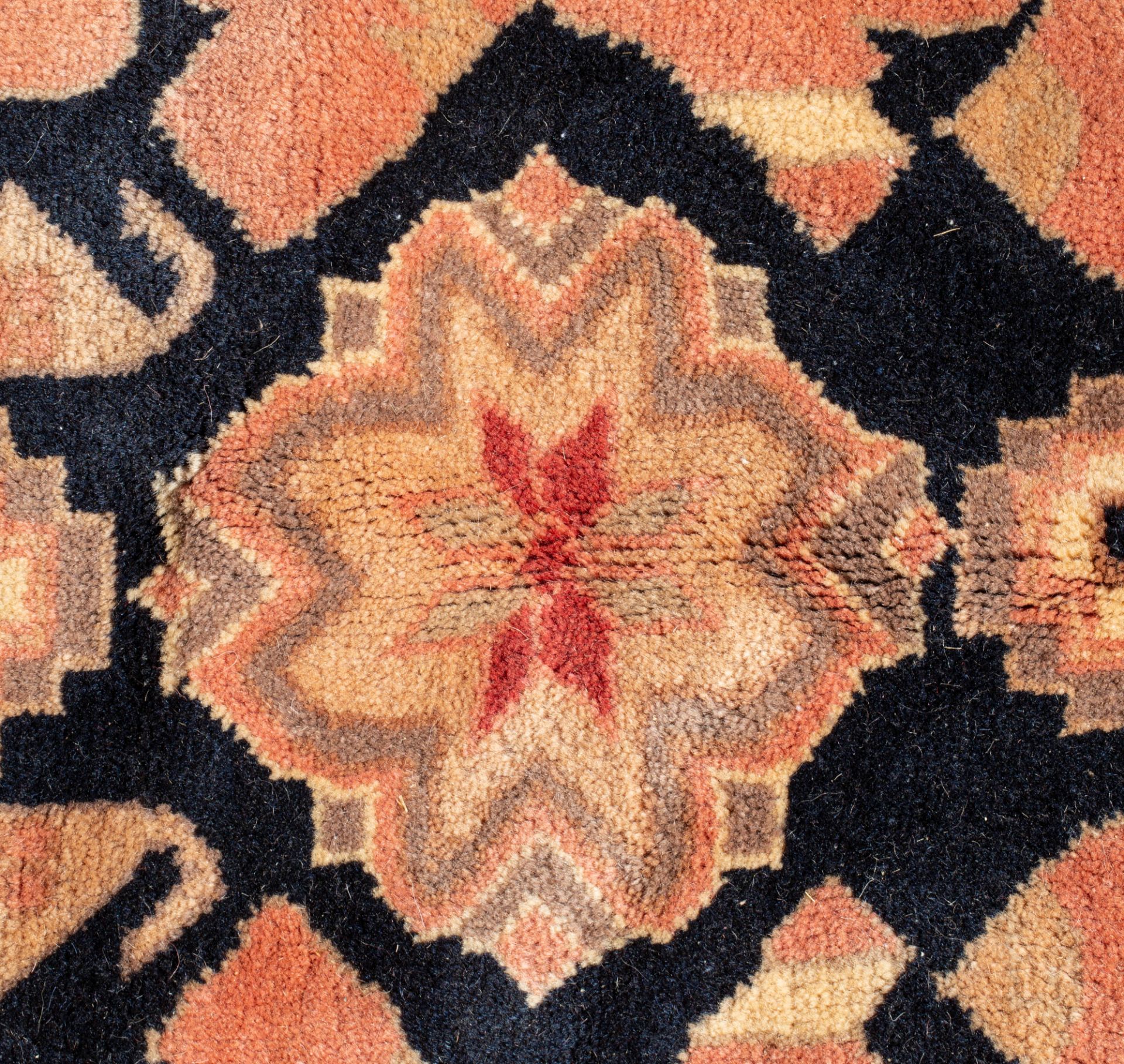 A LARGE ROMANIAN AREA RUG, 20TH CENTURY - Image 4 of 6