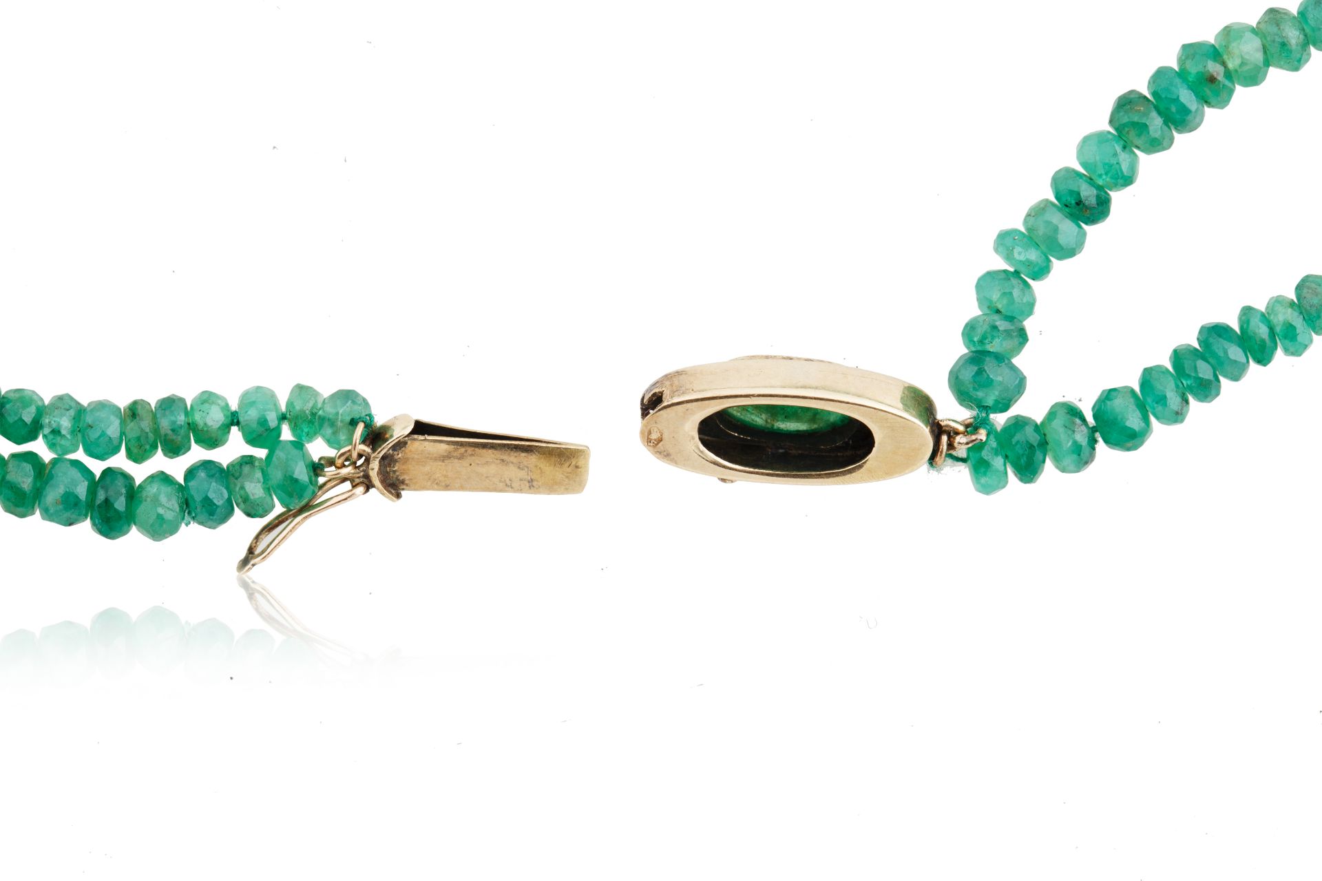 AN EMERALD, DIAMOND AND JADEITE BEADED NECKLACE, LIKELY FRENCH - Image 3 of 5