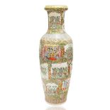 20TH CENTURY MONUMENTAL GILT AND FAMILLE ROSE PORCELAIN VASE