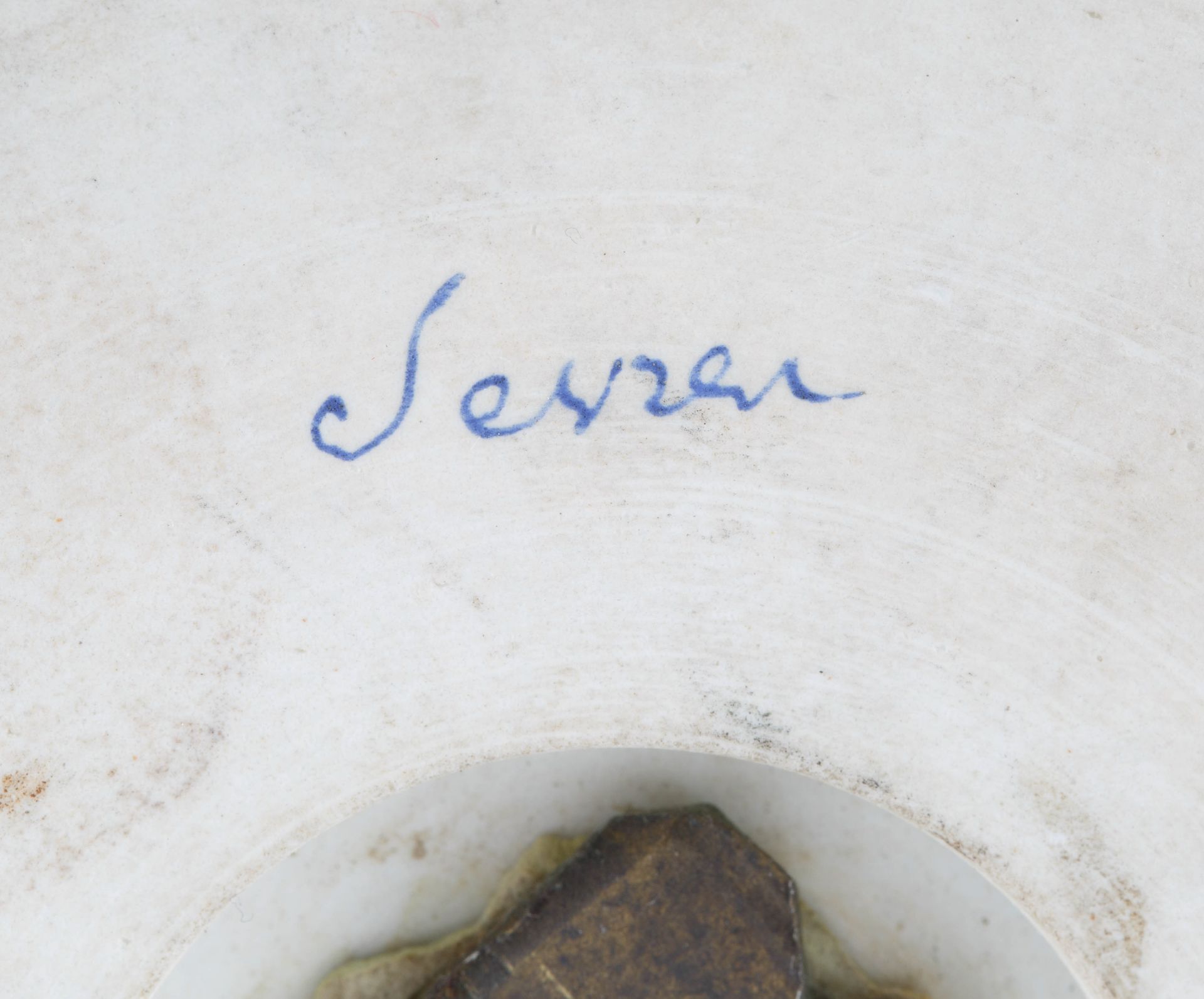 A LIKELY SEVRES PORCELAIN COVERED URN - Image 4 of 5