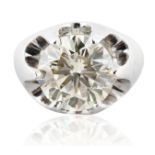 A 8.95 CT ROUND BRILLIANT CUT DIAMOND RING