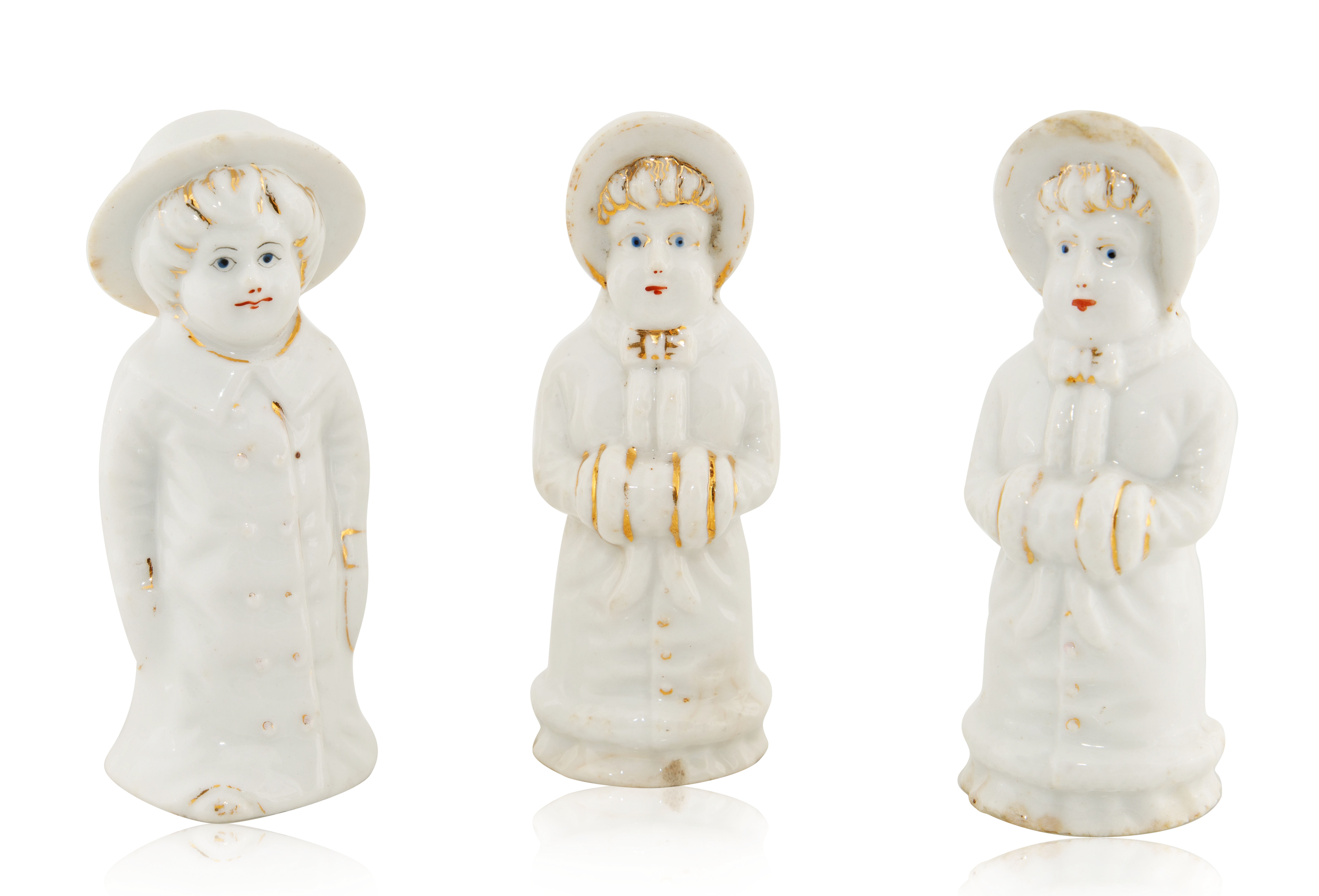 A 1850S KHRAPUNOV-NOVIY PORCELAIN SET OF FIGURATIVE SALT & PEPPER SHAKERS, KUZYAEVO