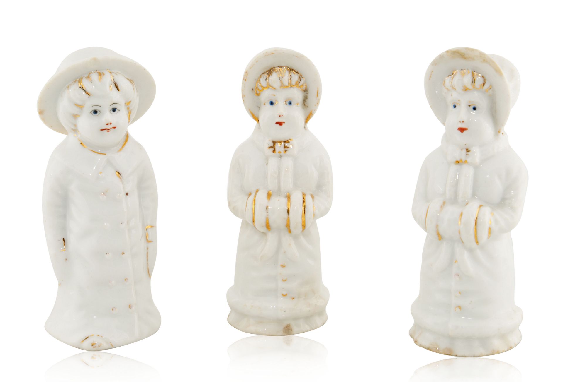 A 1850S KHRAPUNOV-NOVIY PORCELAIN SET OF FIGURATIVE SALT & PEPPER SHAKERS, KUZYAEVO