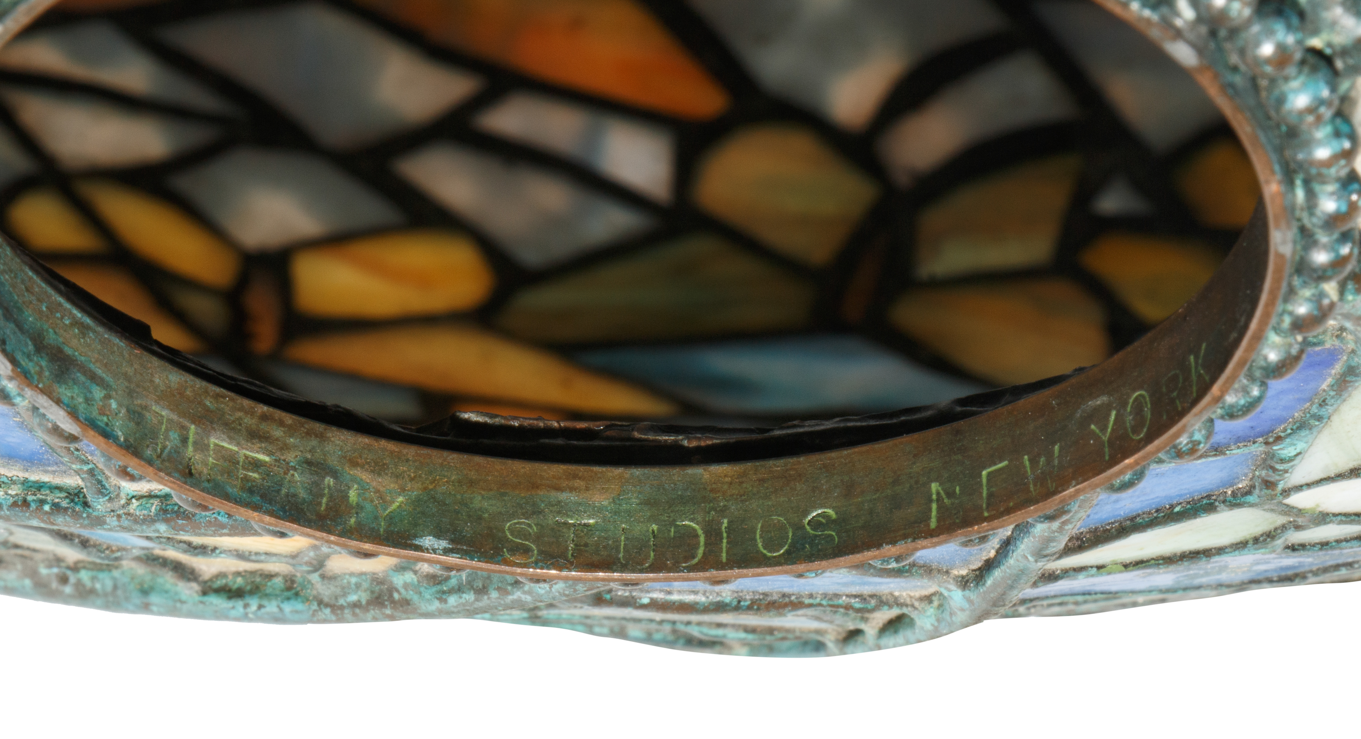 A MODERN TIFFANY STYLE MOSAIC 'DANDELION' TABLE LAMP - Image 4 of 5