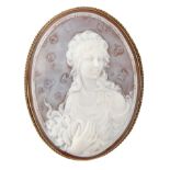AN EARLY 19TH CENTURY LARGE VICTORIAN CAMEO BROOCH