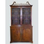 18TH-CENTURY MAHOGANY CHIPPENDALE BOOKCASE