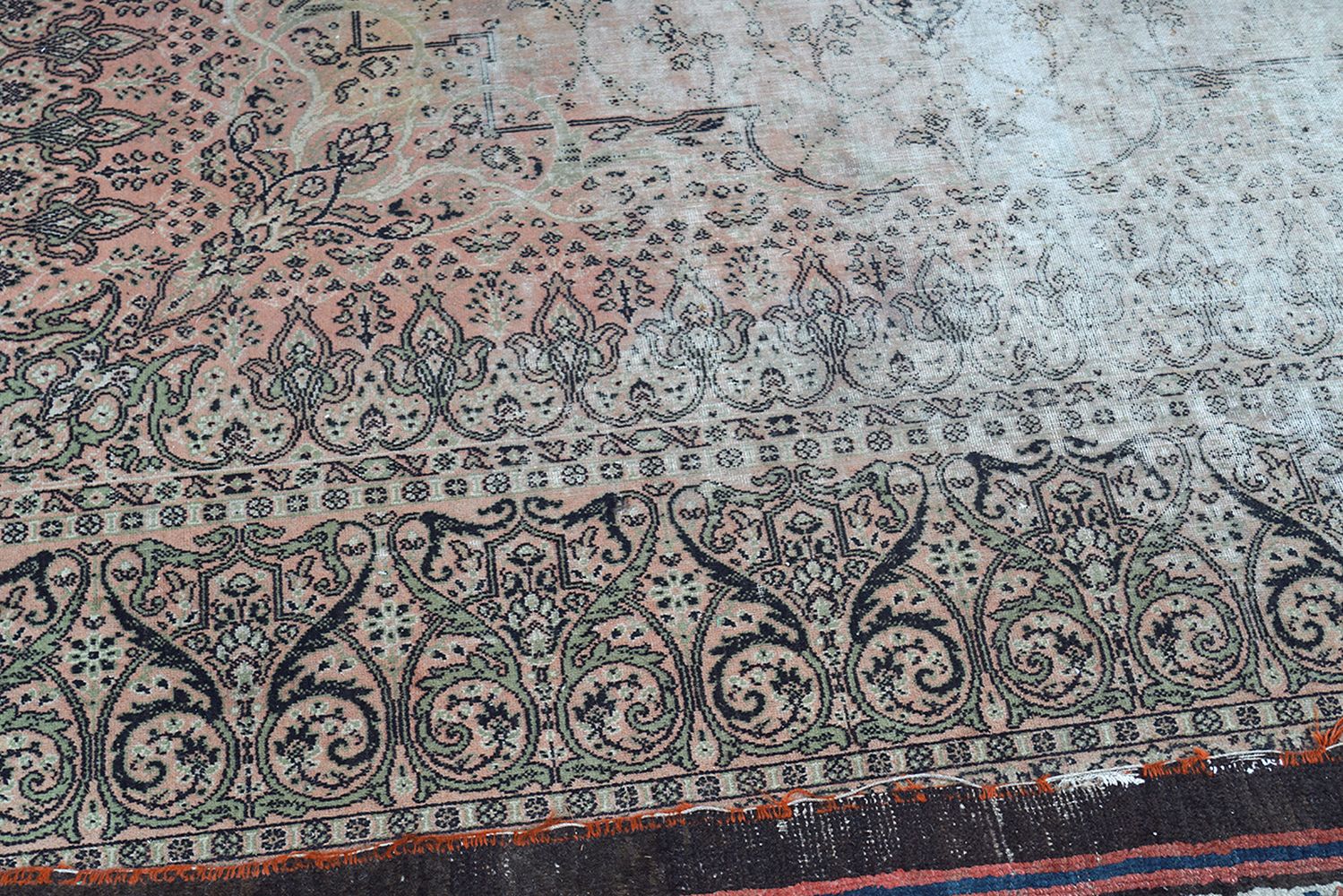 LARGE 19TH-CENTURY CARPET - Image 3 of 7