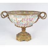 EIGHTEENTH-CENTURY CHINESE FAMILLE ROSE BOWL