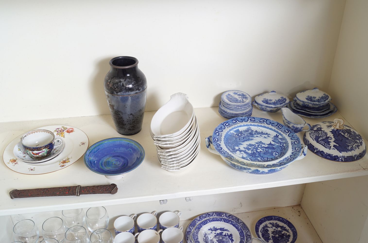 LOT OF BLUE AND WHITE PLATES