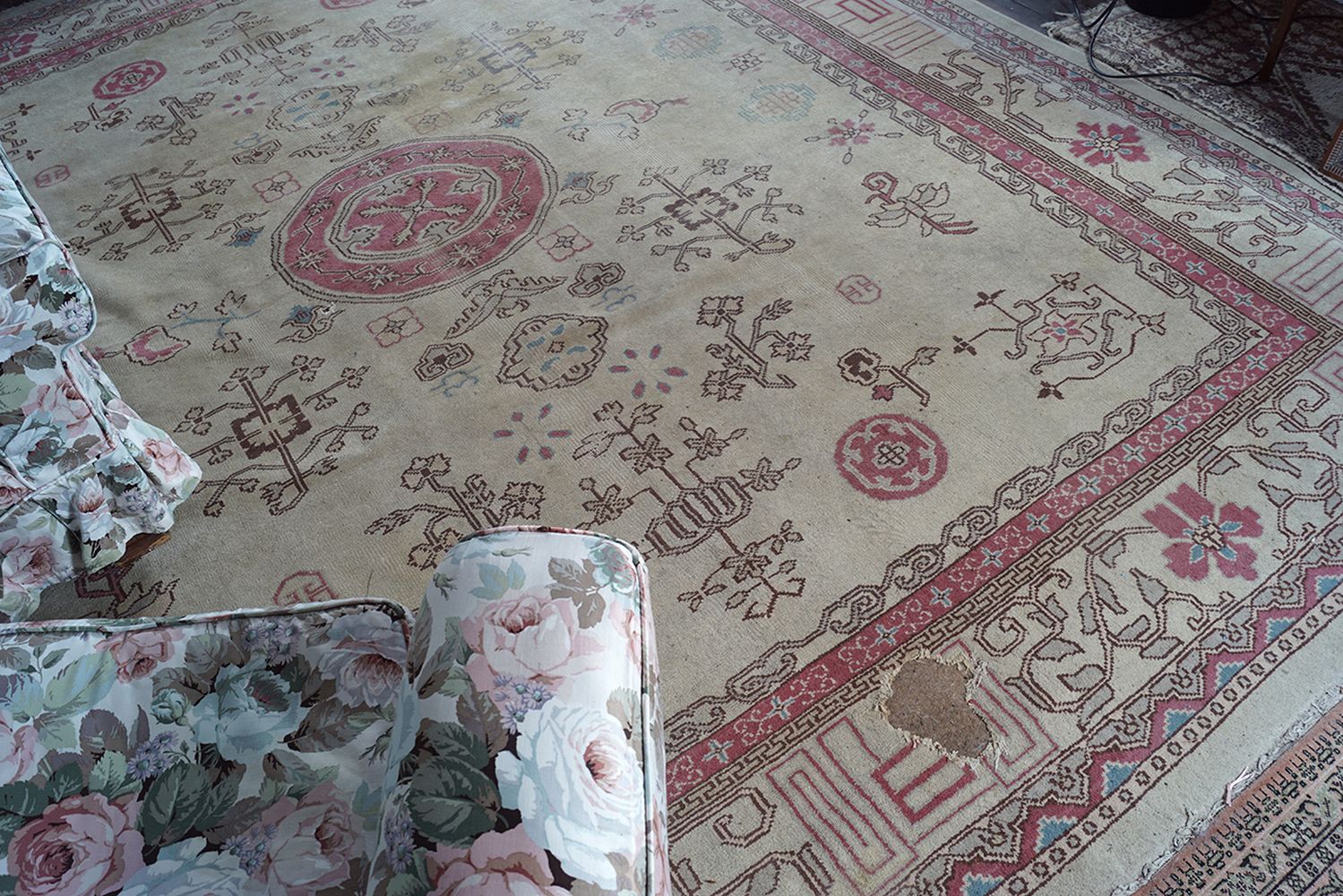 LARGE EARLY 20TH-CENTURY INDIAN CARPET - Image 4 of 4