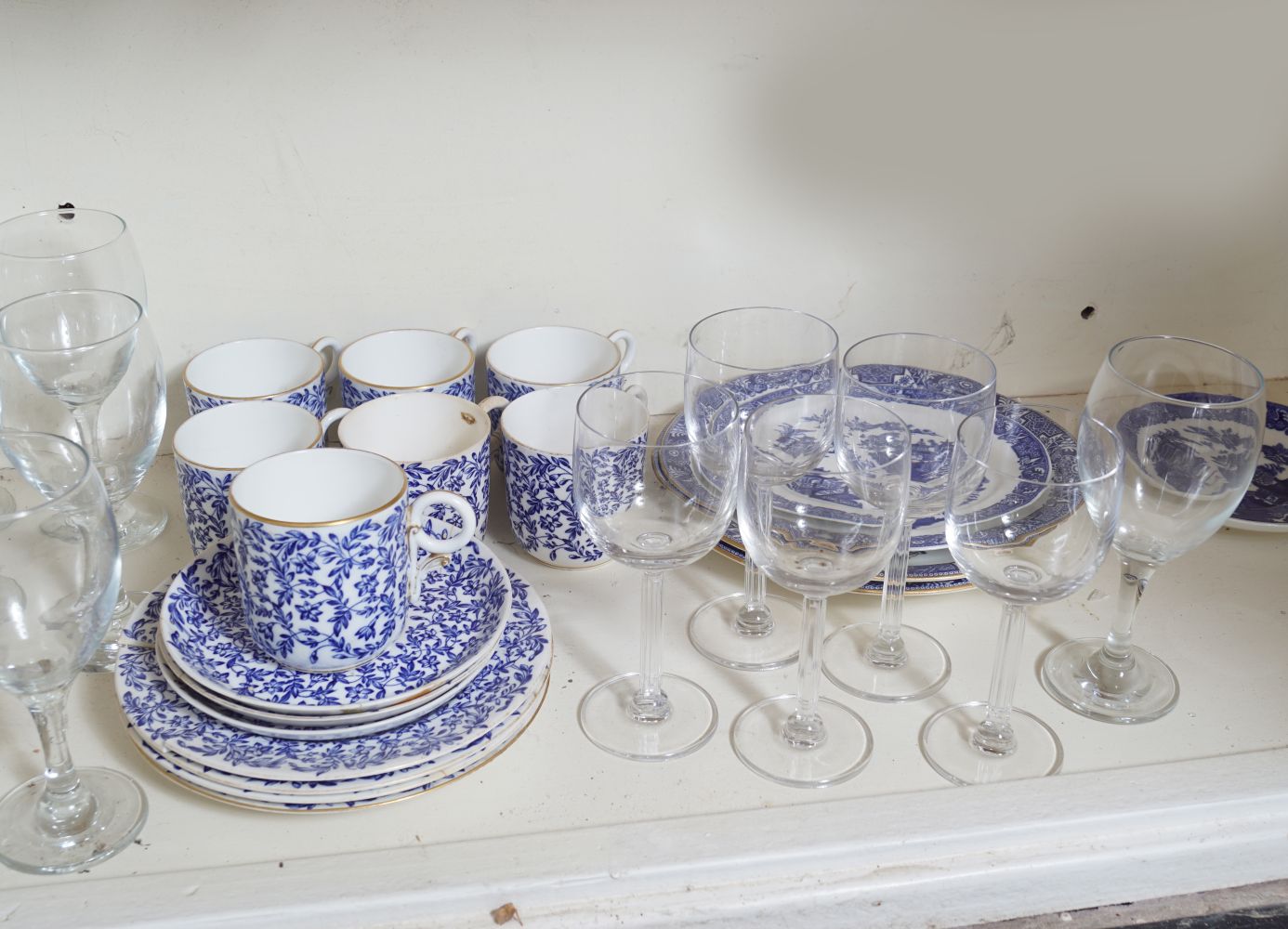 LOT OF BLUE AND WHITE PLATES - Image 4 of 5