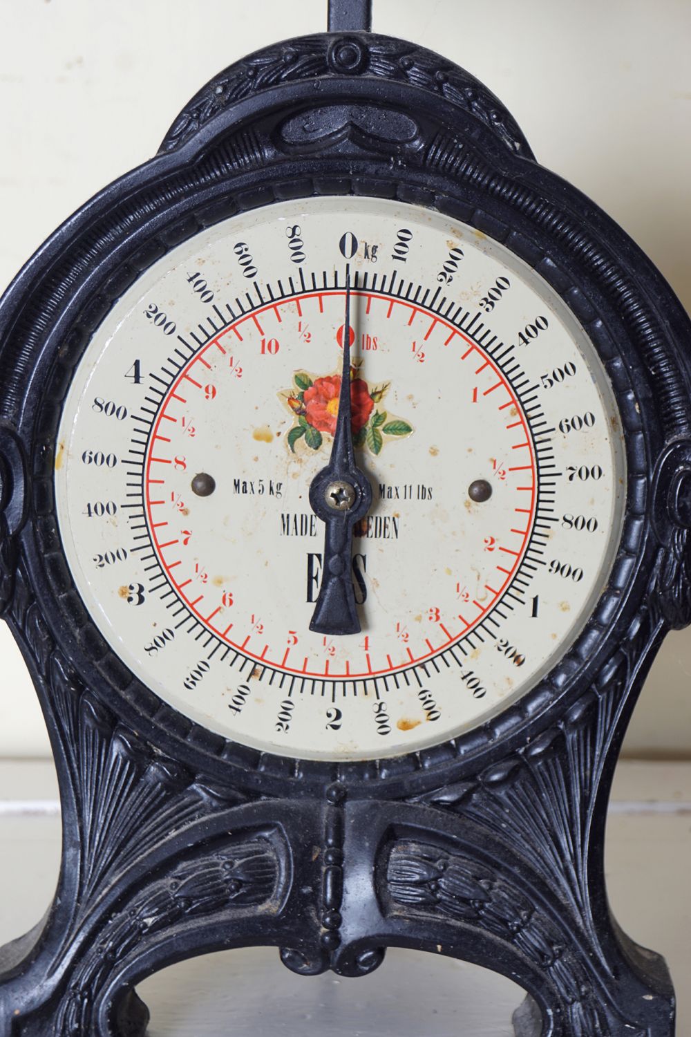 VINTAGE WEIGHING SCALES - Image 2 of 3