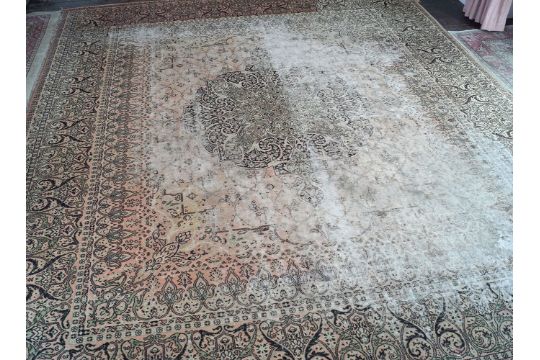 LARGE 19TH-CENTURY CARPET - Image 2 of 7