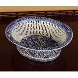 18TH-CENTURY CHINESE BLUE AND WHITE BOWL