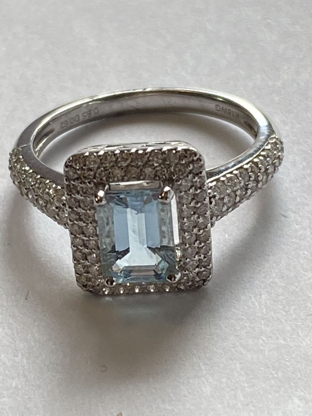 18CT WHITE GOLD AQUAMARINE AND DIAMOND RING - Image 8 of 8