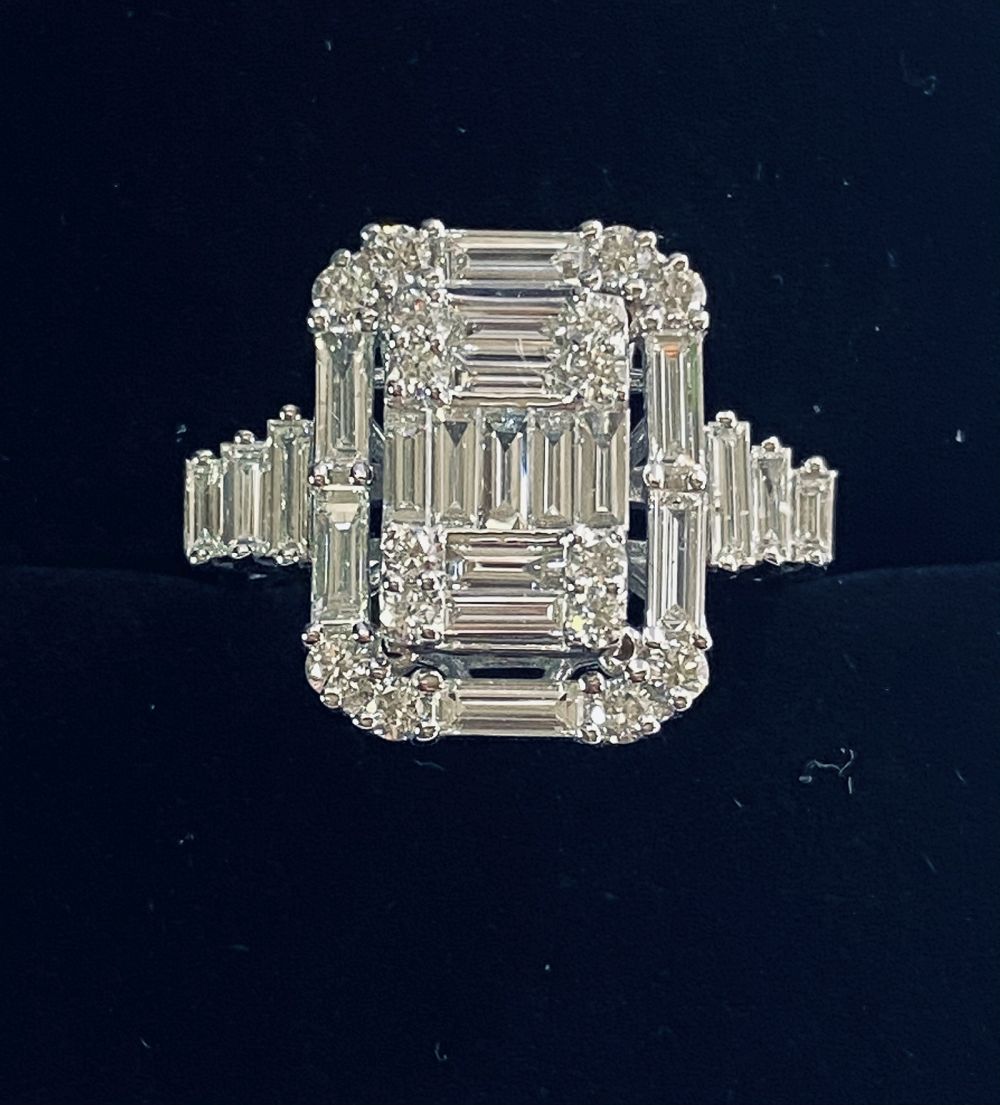 BAGUETTE AND ROUND BRILLIANT CUT DIAMOND RING