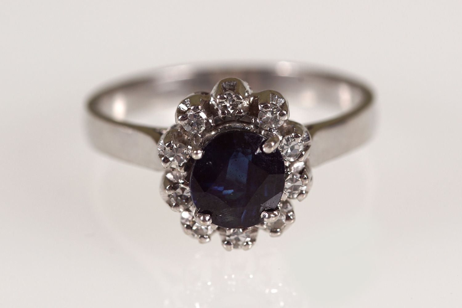 WHITE GOLD AND BLACK CABOCHON SAPPHIRE RING