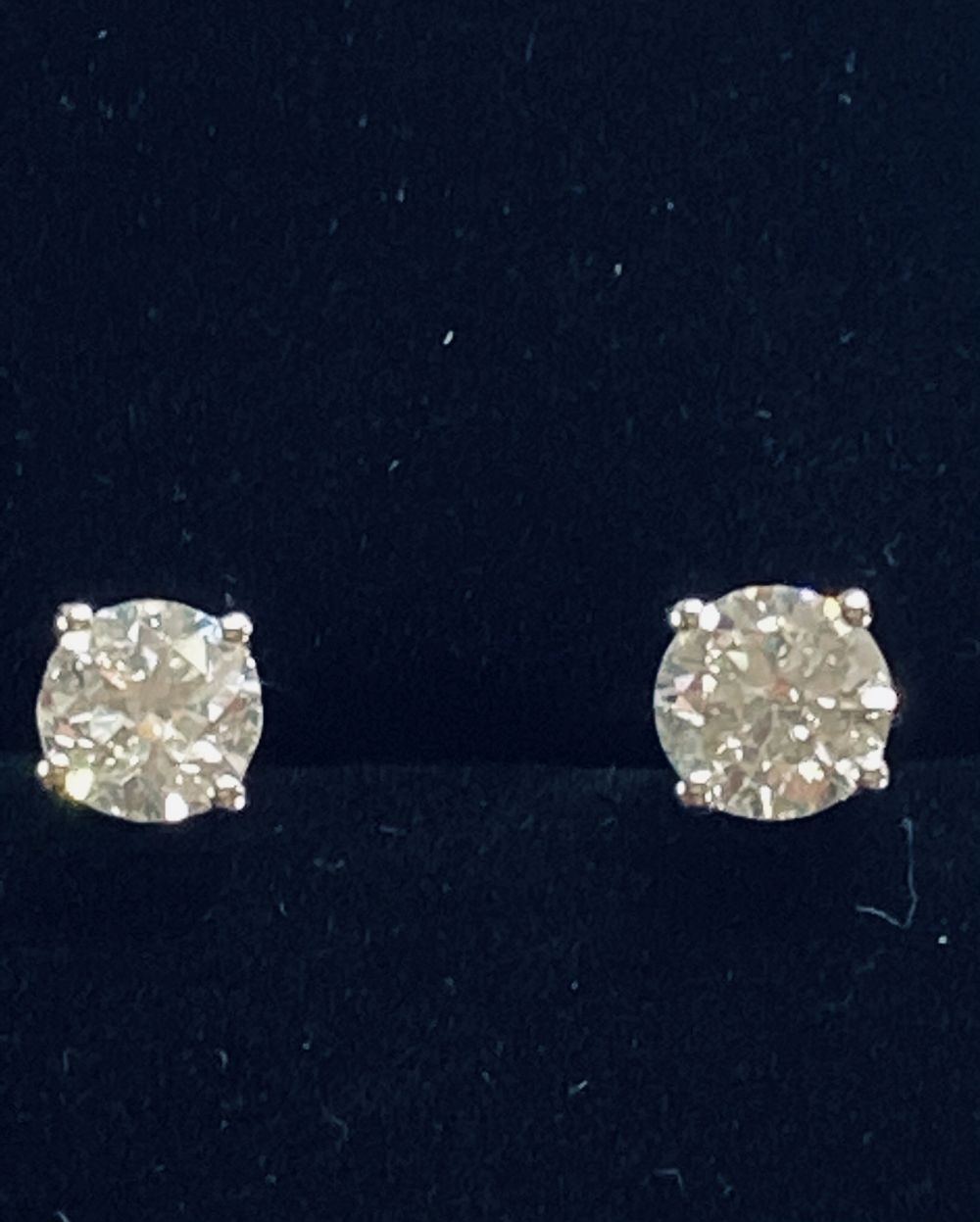 18CT WHITE GOLD DIAMOND STUD EARRINGS