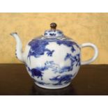 18TH-CENTURY CHINESE BLUE AND WHITE TEA POT