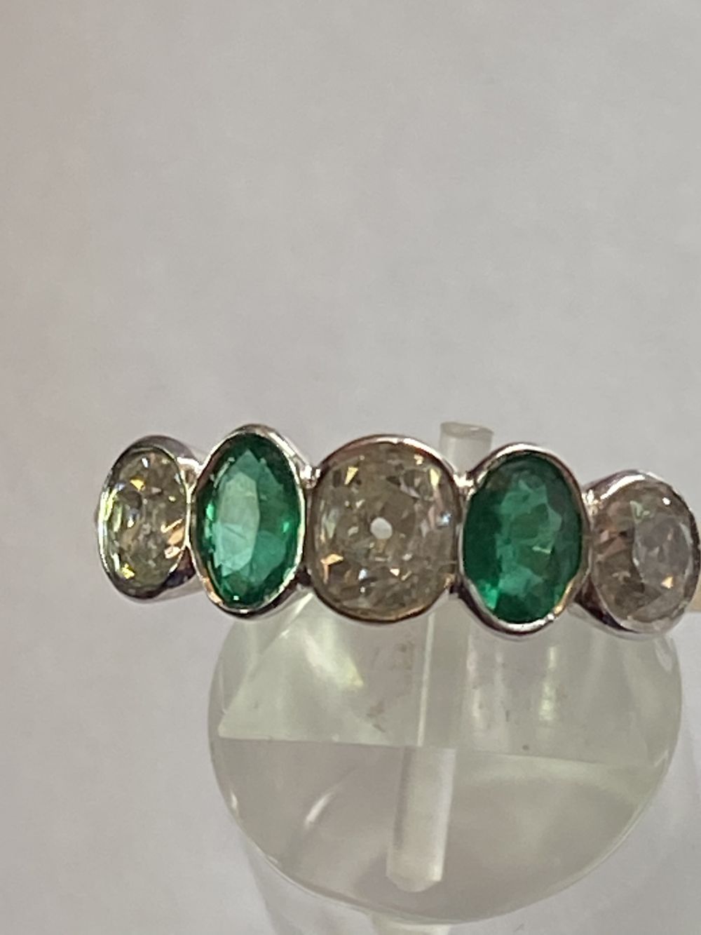 COLUMBIAN EMERALD AND DIAMOND RING - Image 3 of 12